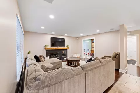 327 Berkeley Dr, Bolingbrook, IL 60440 photo 20