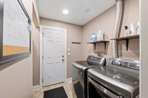 327 Berkeley Dr, Bolingbrook, IL 60440 photo 24