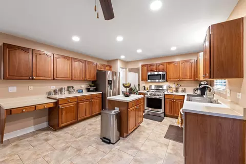 327 Berkeley Dr, Bolingbrook, IL 60440 photo 17