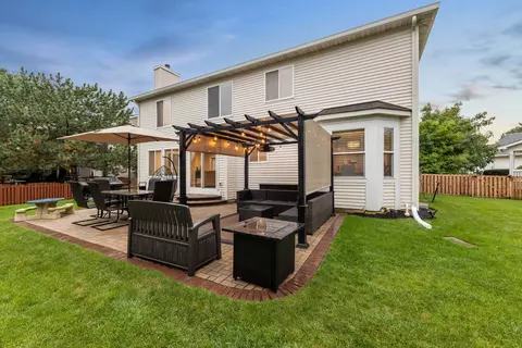 327 Berkeley Dr, Bolingbrook, IL 60440 photo 9