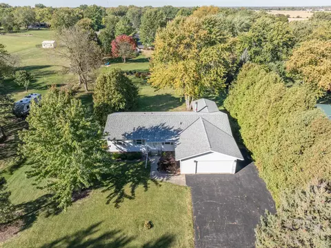 18 Royce Rd, Oswego, IL 60543