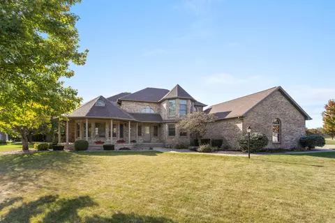 37 Lake View Dr, Fairbury, IL 61739