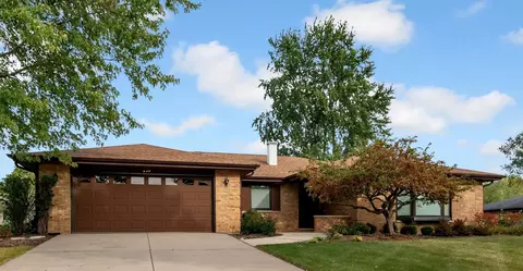 109 Millis Ln, Schaumburg, IL 60193