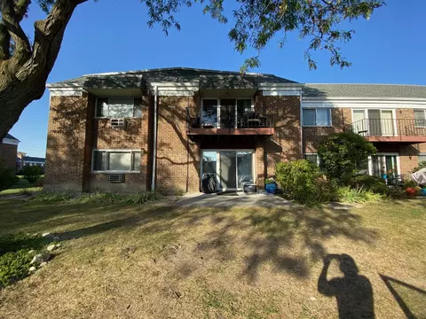 10365 Dearlove Rd #1G, Glenview, IL 60025