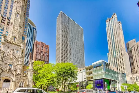 111 E Chestnut St #15K, Chicago, IL 60611