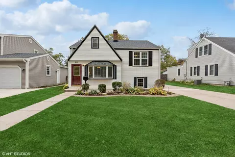 411 S Knollwood Dr, Wheaton, IL 60187