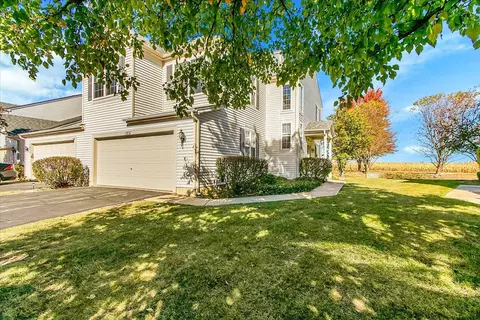 1051 Clover Dr, Minooka, IL 60447 photo 3