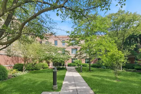 891 Central Ave #323, Highland Park, IL 60035