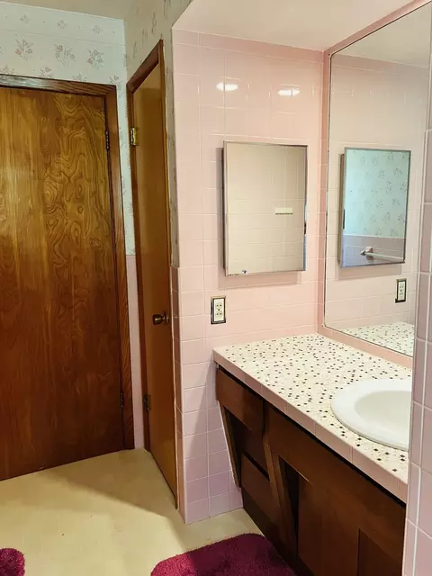 Bath - 204 N Beech St, Normal, IL 61761 photo 2 of 8