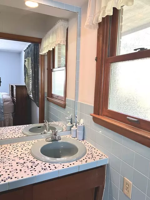 Bath - 204 N Beech St, Normal, IL 61761 photo 5 of 8