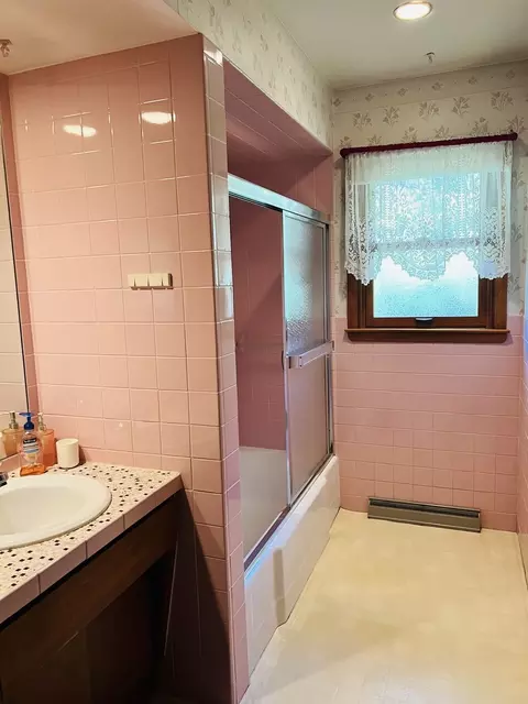 Bath - 204 N Beech St, Normal, IL 61761 photo 1 of 8