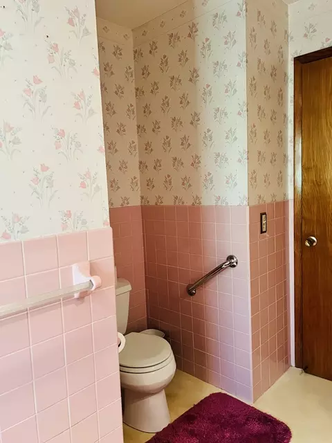Bath - 204 N Beech St, Normal, IL 61761 photo 3 of 8
