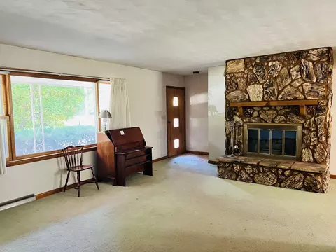 Living - 204 N Beech St, Normal, IL 61761 photo 1 of 4
