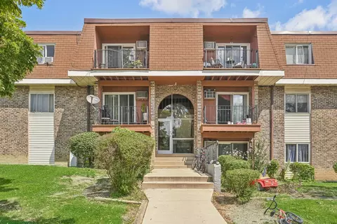 550 Mesa Dr #302, Hoffman Estates, IL 60169 photo 1