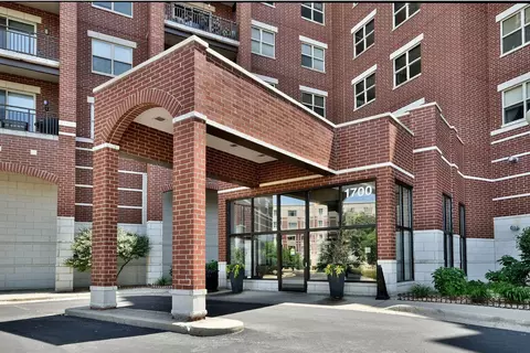 1700 Riverwoods Dr #805, Melrose Park, IL 60160