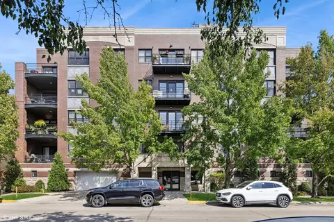 2835 N Lakewood Ave #2B, Chicago, IL 60657