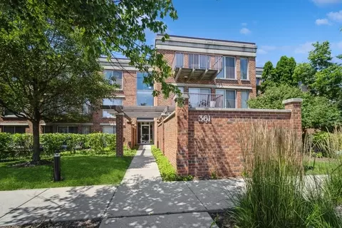 361 Kelburn Rd #212, Deerfield, IL 60015