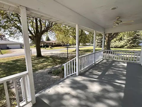 Exterior - 209 E Newton St, Mansfield, IL 61854 photo 2 of 11