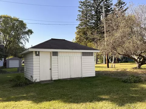 Exterior - 209 E Newton St, Mansfield, IL 61854 photo 4 of 11