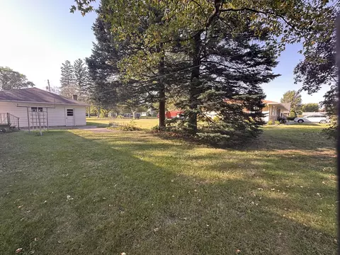 Exterior - 209 E Newton St, Mansfield, IL 61854 photo 5 of 11