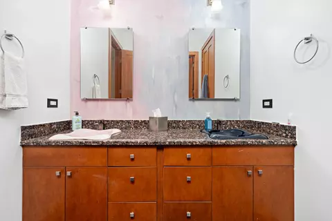 475 Circle Ave, Willowbrook, IL 60527 photo 9