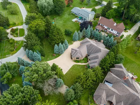 475 Circle Ave, Willowbrook, IL 60527 photo 4