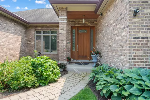 475 Circle Ave, Willowbrook, IL 60527 photo 5