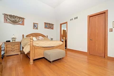 475 Circle Ave, Willowbrook, IL 60527 photo 13
