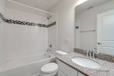 83 Nicholas Dr E, Des Plaines, IL 60016 photo 19