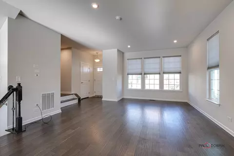 83 Nicholas Dr E, Des Plaines, IL 60016 photo 7
