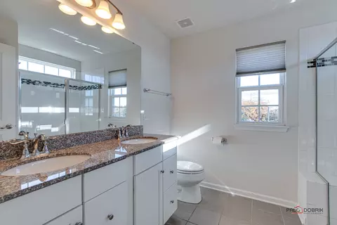 83 Nicholas Dr E, Des Plaines, IL 60016 photo 22