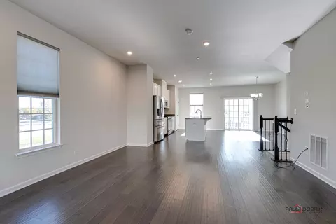 83 Nicholas Dr E, Des Plaines, IL 60016 photo 5