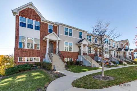83 Nicholas Dr E, Des Plaines, IL 60016
