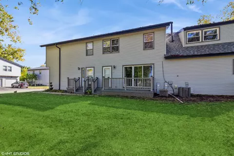 1888 Carnation Ct #B, Aurora, IL 60506