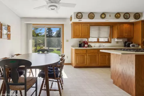 202 Deerhaven Dr, Minooka, IL 60447 photo 8