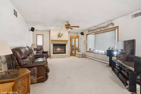 202 Deerhaven Dr, Minooka, IL 60447 photo 4