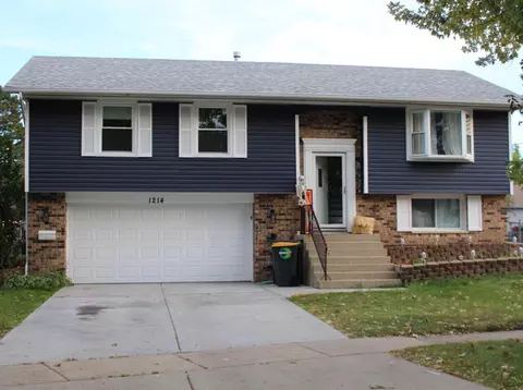 1214 Alexander Pl, Streamwood, IL 60107