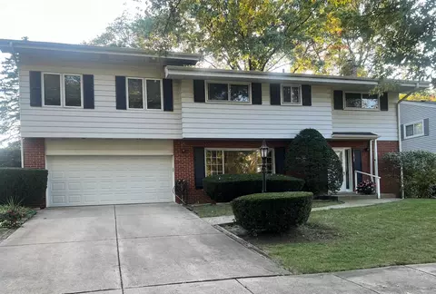 1812 Heather Ln, Northbrook, IL 60062