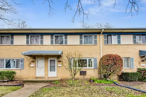 1742 Greenwood Rd, Glenview, IL 60026