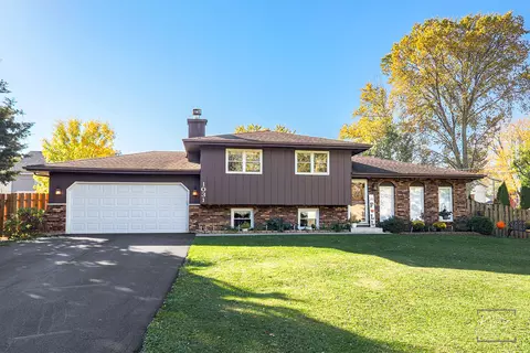 1031 Norfolk St, Downers Grove, IL 60516