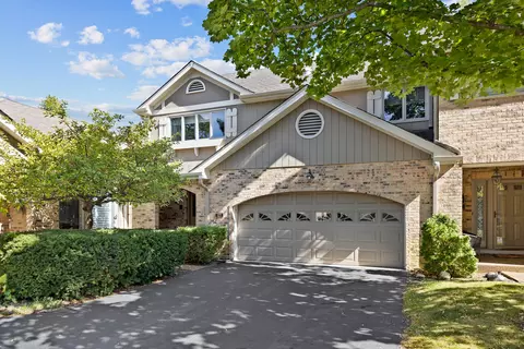 127 Country Club Dr, Bloomingdale, IL 60108