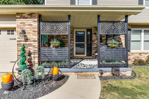25 Gloucester Cir, Bloomington, IL 61704 photo 2