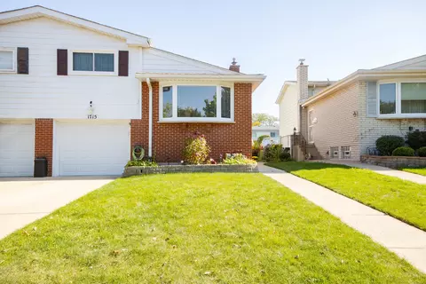 1715 N Drury Ln, Arlington Heights, IL 60004