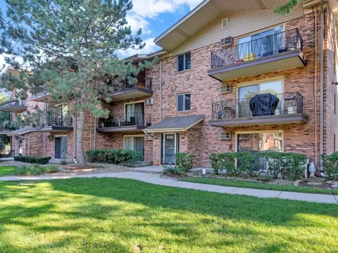 5330 Waterbury Ln #1104A, Crestwood, IL 60445