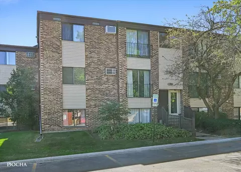 182 Dunteman Dr #101, Glendale Heights, IL 60139