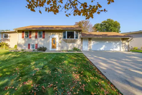 650 Surf Ter, Wauconda, IL 60084