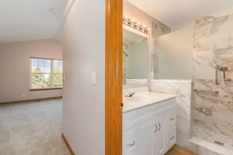 Bath - 10827 Cape Cod Ln, Huntley, IL 60142 photo 4 of 4