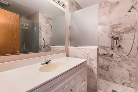 Bath - 10827 Cape Cod Ln, Huntley, IL 60142 photo 3 of 4