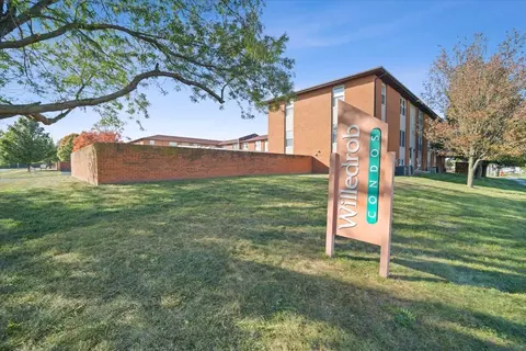 10 Willedrob Rd #10, Bloomington, IL 61701