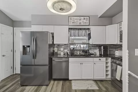 Kitchen - 25720 S Mccorkle Ave, Monee, IL 60449 photo 2 of 2